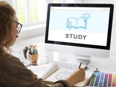 Eskiz defteri kız boğuluyorum