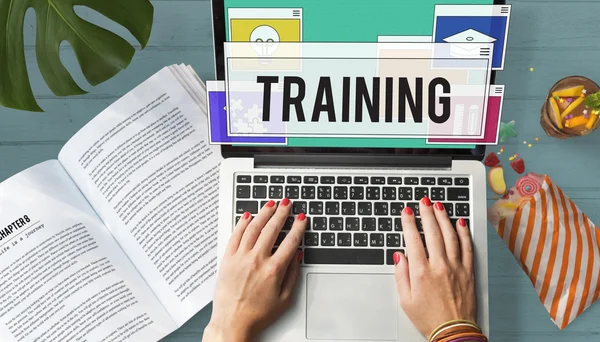 Woman using laptop — Stock Photo, Image