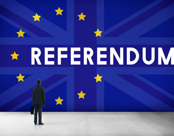 Бизнесмен в пустой студии
