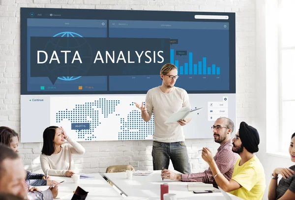データ分析とのビジネス会議 — ストック写真