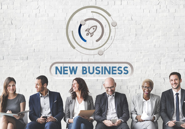 Бизнес-люди, работающие в офисе