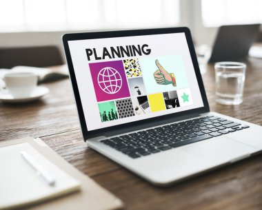 Tablo açılan laptop