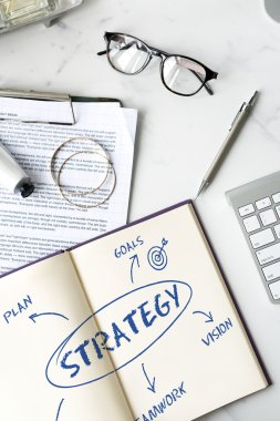 Defter üzerinde çalışma masası