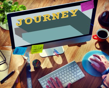 Bilgisayar kullanan adam 