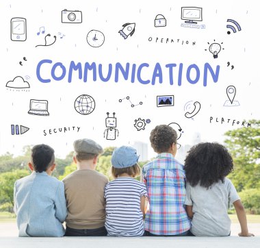 Çocuklar gülüyor ve eğlenin