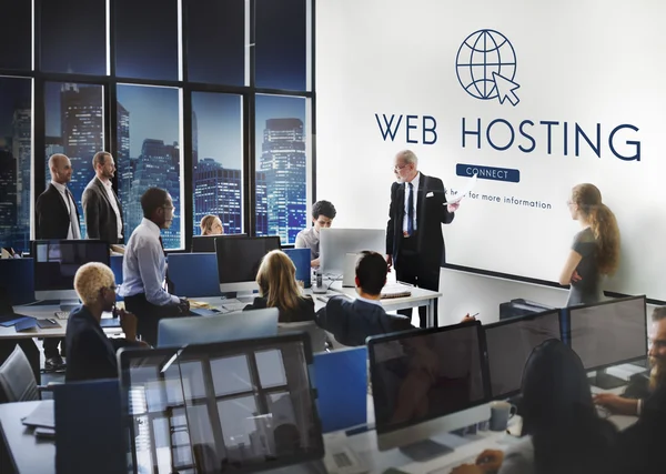 Pessoas de negócios trabalhando e Web Hosting — Fotografia de Stock