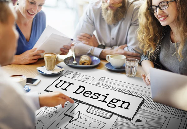 Menschen diskutieren über UI-Design — Stockfoto