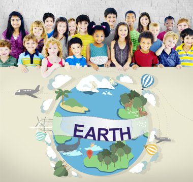 Gülümseyen şirin farklı çocuklar