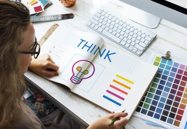 Eskiz defteri kız boğuluyorum