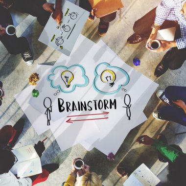 İnsanlar toplantıda tartışılması