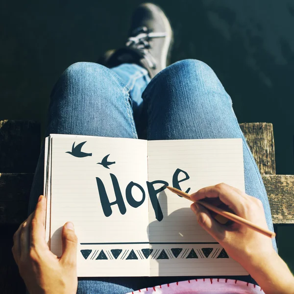 Woman writing in notebook — Stock Photo, Image