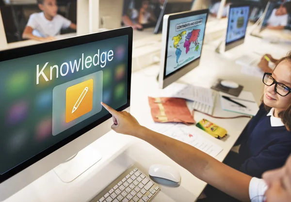 Kids studying with computer — Stock Photo, Image