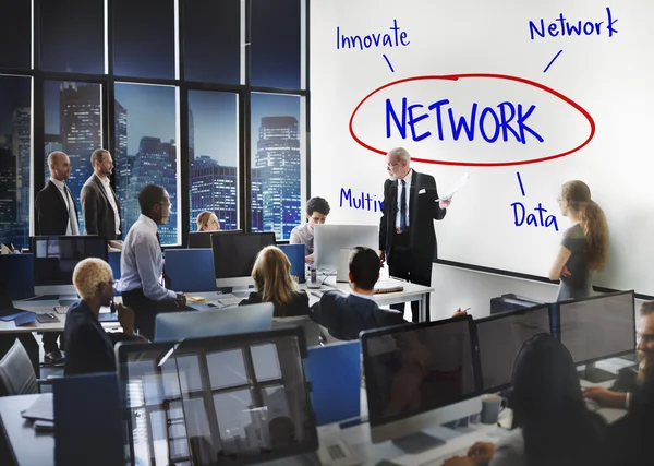 Geschäftsleute arbeiten und vernetzen — Stockfoto