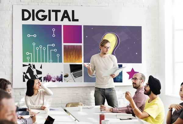 Reunião de negócios com digital — Fotografia de Stock