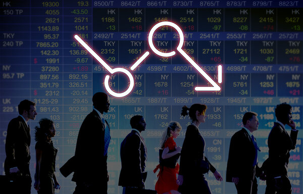 Люди идут на работу
