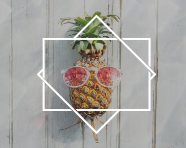 ananas ve yaz konsepti 