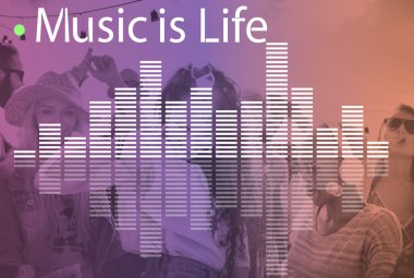 Arkadaşlar Kumsal Partisi eğleniyor