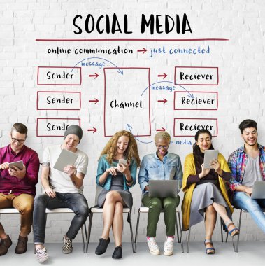 İnsanlar dijital araçları tarama  