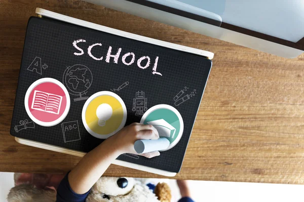 Girl drawing on chalkboard — Stock Photo, Image