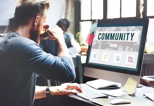 Man drinking coffee and working — Stock Photo, Image