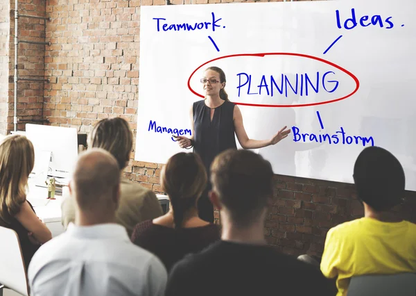 Personnes à la conférence avec Planning — Photo