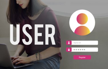 Dijital aygıt kullanan genç kadın