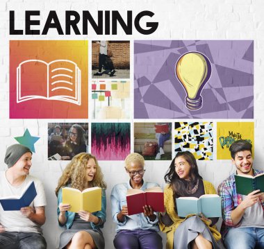 İnsanlar holding kitaplar 