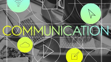 Klavyede yazan kişi