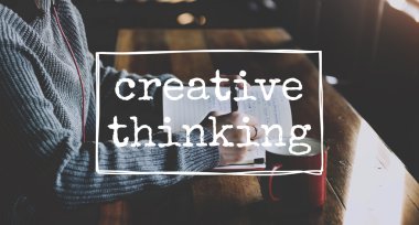 kafede kahve içme kız