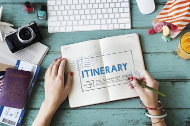 kadın kağıt günlüğüne yazma