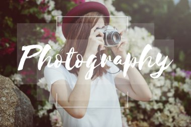 Fotoğrafları yapma şapkalı kız