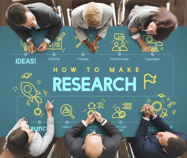  İnsanlar beyin fırtınası, tartışmak ve planlama