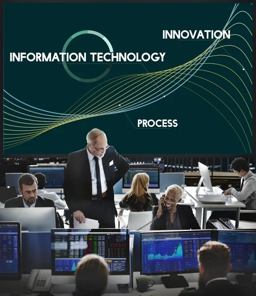 Travailleurs des entreprises et technologies de l'information — Photo