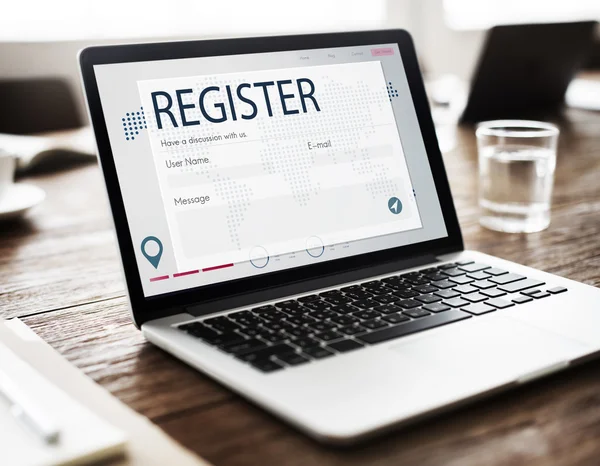 Geopende laptop op tafel van de werkplek — Stockfoto