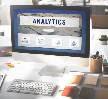 bilgisayar monitöründe çalışma alanı tablosu  