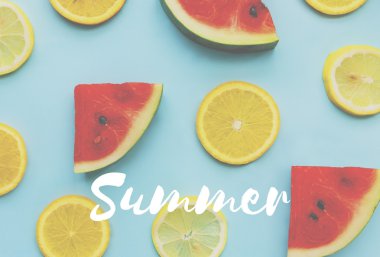 Tablo karpuz ve limon dilimleri