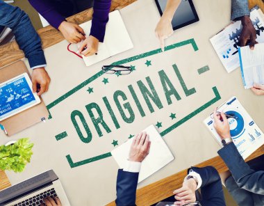 Bir grup insan birlikte çalışma 