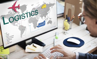 bilgisayarla çalışma iş adamı