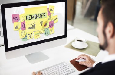 bilgisayarla çalışma iş adamı