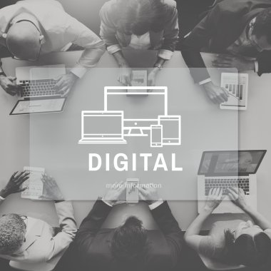  İnsanlar beyin fırtınası, tartışmak ve planlama