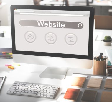 bilgisayar monitöründe çalışma alanı tablosu  
