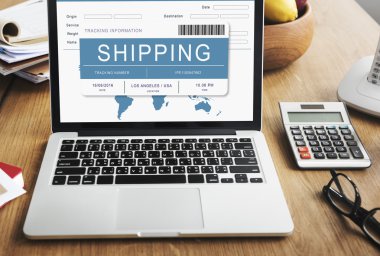 ekrandaki bilgileri ile dizüstü bilgisayar