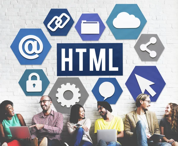 Diversità amici vicino al muro con html — Foto Stock