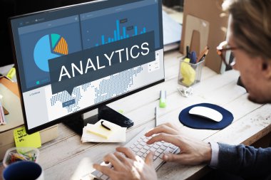 bilgisayarla çalışma iş adamı