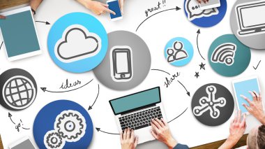 İşyeri masada oturan insanlar