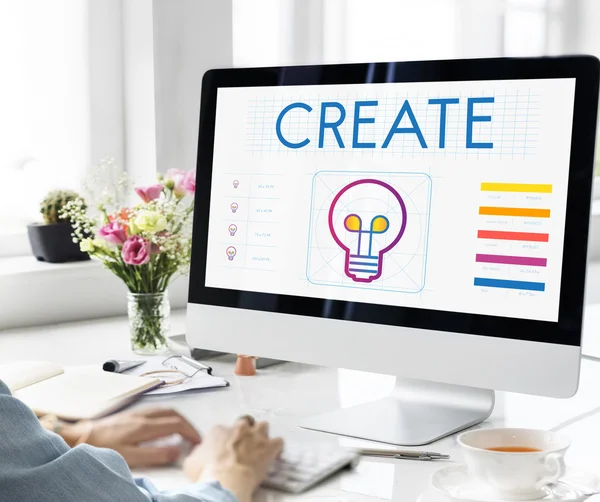 Woman using computer — Stock Photo, Image