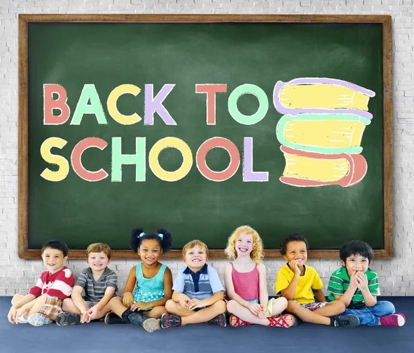 Diversidad Niños sentados juntos —  Fotos de Stock