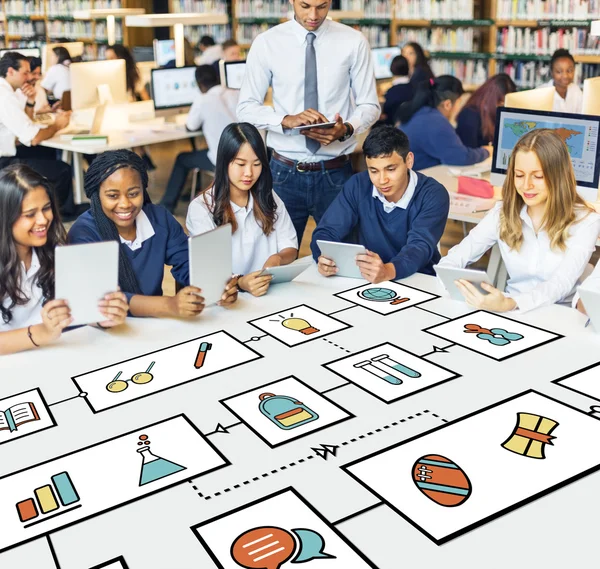 Leraar met groep van studenten — Stockfoto