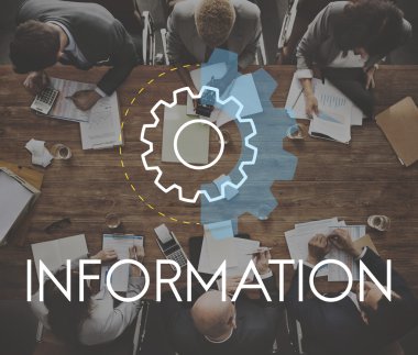  İnsanlar beyin fırtınası, tartışmak ve planlama