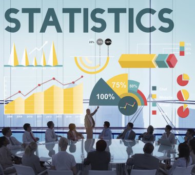 İş adamları birlikte çalışıyor.